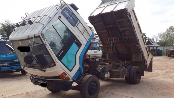 ขาย 6 ล้อดัมพ์ ร็อคกี้ 195 FRR32DB