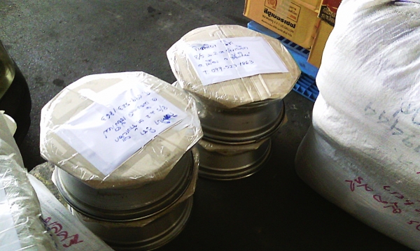 แม็กแท้ ขอบ15- 5รู114 สภาพใหม่ สีสวย(4วง3,400) แม็กแท้ ขอบ15- 5รู114 สภาพใหม่ สีสวย(4วง3,400)