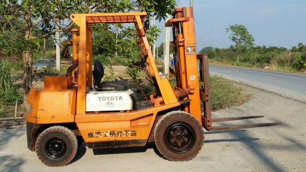 ขายด่วนรถยก TOYOTA4 FD30ดีเซลยก3.0ตันเสาสูง3เมตรยางตัน4เส้นสวยๆรถนอกนำเข้ายังไม่เคยใช้งานในเมืองไทยเลย ขายด่วนรถยก TOYOTA4 FD30ดีเซลยก3.0ตันเสาสูง3เมตรยางตัน4เส้นสวยๆรถนอกนำเข้ายังไม่เคยใช้งานในเมืองไทยเลย