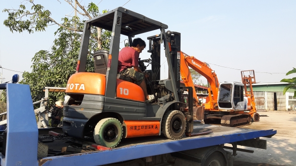 ขายด่วนรถยก TOYOTA 6FGยก1.0ตันเสาสูง3เมตรงาสไลย์ได้ยางตัน4เส้นรถนอกยังไม่เคยใช้งานในเมืองไทยเลย=รุ่นใหม่ขายถูกๆ