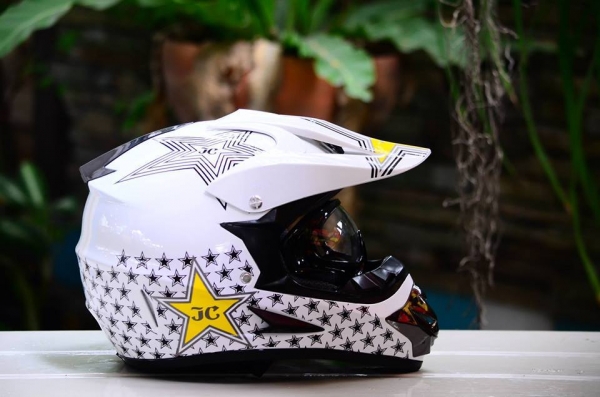 จัดโปรโมชั่นลดราคามโหฬารสุดๆ ลดราคา หมวกกันน็อค ลดเหลือ 899บาท เท่านั้น จัดโปรโมชั่นต้อนรับหน้าหนาว ลดราคาพิเศษ1800 ลดเหลือ 899บาท 5 ใบเท่านั้น ชุดเกราะ  มีกระดองเต่า M L XL XXL ราคา เพียง 800 เสื้อวิบาก อีกมากมาย 600 รับ เสื้อวิบาก อีกมากมาย