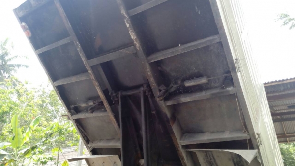 รถมิตซู 6 ล้อดั้ม เปลื่ยนเครื่อง 150 แรงม้า.    สนใจติดต่อ  081 - 6079515