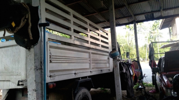 รถมิตซู 6 ล้อดั้ม เปลื่ยนเครื่อง 150 แรงม้า.    สนใจติดต่อ  081 - 6079515