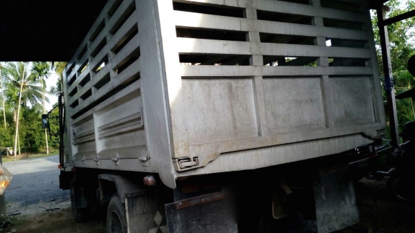 รถมิตซู 6 ล้อดั้ม เปลื่ยนเครื่อง 150 แรงม้า.    สนใจติดต่อ  081 - 6079515