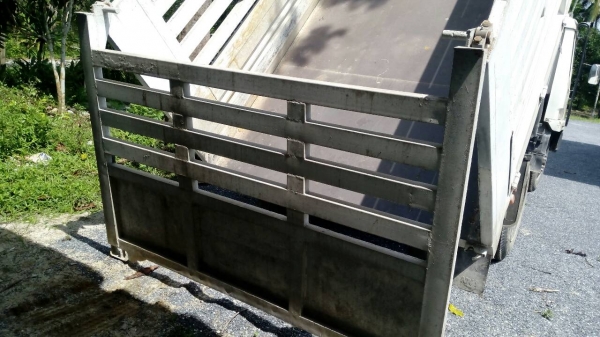 รถมิตซู 6 ล้อดั้ม เปลื่ยนเครื่อง 150 แรงม้า.    สนใจติดต่อ  081 - 6079515