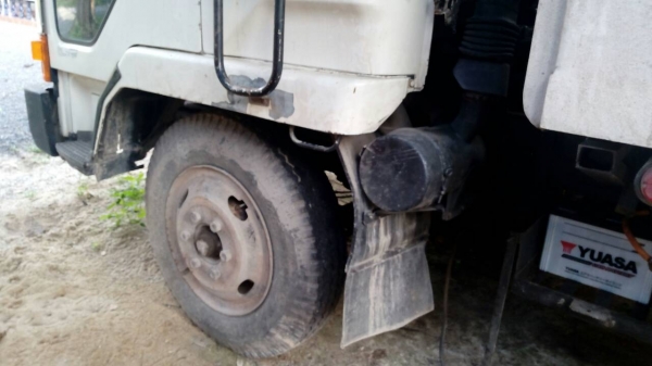 รถมิตซู 6 ล้อดั้ม เปลื่ยนเครื่อง 150 แรงม้า.    สนใจติดต่อ  081 - 6079515