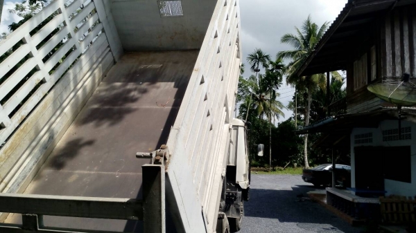 รถมิตซู 6 ล้อดั้ม เปลื่ยนเครื่อง 150 แรงม้า.    สนใจติดต่อ  081 - 6079515