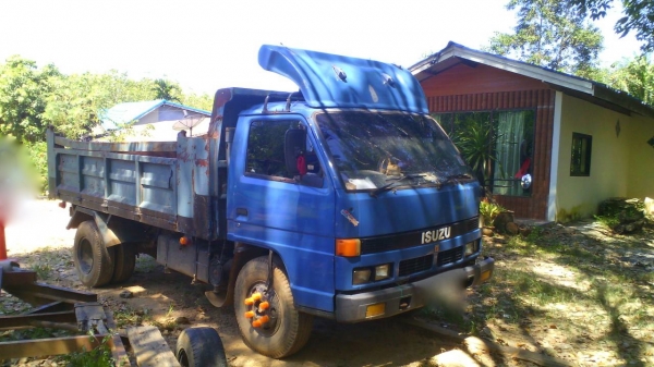 รถอีซูซู 6 ล้อดั้ม NPR 115 แรงม้า.   สนใจติดต่อ  081 - 6079515