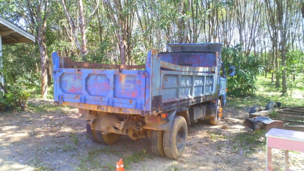 รถอีซูซู 6 ล้อดั้ม NPR 115 แรงม้า.   สนใจติดต่อ  081 - 6079515