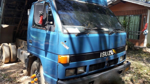 รถอีซูซู 6 ล้อดั้ม NPR 115 แรงม้า.   สนใจติดต่อ  081 - 6079515