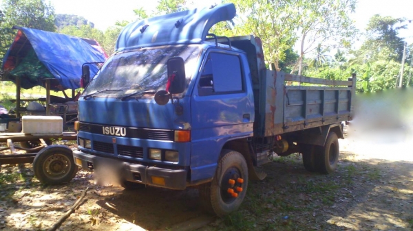 รถอีซูซู 6 ล้อดั้ม NPR 115 แรงม้า.   สนใจติดต่อ  081 - 6079515