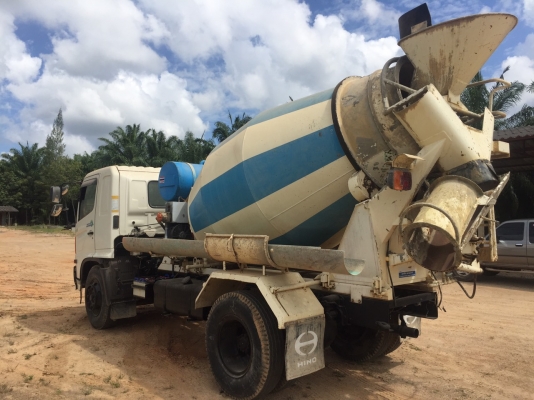 รถฮีโน่  6  ล้อ โม่ปูน FG8J  220 แรงม้า. ปี 56.  ( รถวิ่ง 15,xxx กม. )     สนใจติดต่อ  081 - 6079515