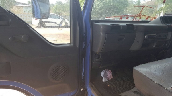 ขาย 6 ล้อ ISUZU NKR71LY52A ปี 47 เครื่อง 4HG1-T 130 แรงม้า คัสซีสวยตลอดเส้น แอร์เย็น ทะเบียนพร้อมโอน