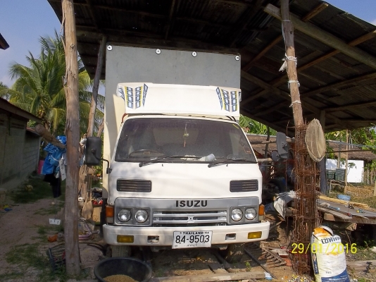 ขายถูก  ๆ  ไม่มีทะเบียน ยาว 5.50 ม.  เครื่อง 110   4 สูบ เอาไปใช้    วิ่งงานได้เลย ราคา 110000 บาทครับ