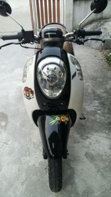 ขาย Honda scoopy i หัวฉีดตัวใหม่ เครื่องเดิมๆ ปกติ วิ่งน้อย สตาร์ทมือ สตาร์ทเท้าปกติ รอบเครื่องเดินนิ่ง ล้อแม็กดำ เกจ์น้ำมัน เกจ์ไมขึ้นปกติ - ชุดสีเดิมๆ ไม่มีแตก แบตใหม่ - ทะเบียนไม่ขาดต่อ ชุดโอนสำเนาบัตรไม่หมดอายุ - รถอยุ่ ถนนสรงประภา แขวงสีกัน เขตดอนเมื