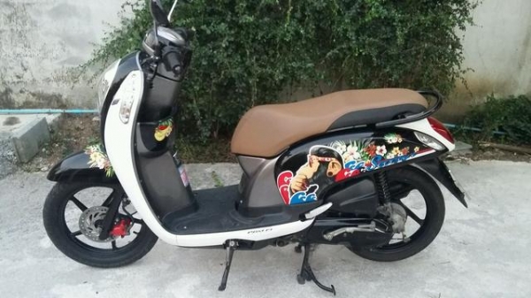ขาย Honda scoopy i หัวฉีดตัวใหม่ เครื่องเดิมๆ ปกติ วิ่งน้อย สตาร์ทมือ สตาร์ทเท้าปกติ รอบเครื่องเดินนิ่ง ล้อแม็กดำ เกจ์น้ำมัน เกจ์ไมขึ้นปกติ - ชุดสีเดิมๆ ไม่มีแตก แบตใหม่ - ทะเบียนไม่ขาดต่อ ชุดโอนสำเนาบัตรไม่หมดอายุ - รถอยุ่ ถนนสรงประภา แขวงสีกัน เขตดอนเมื