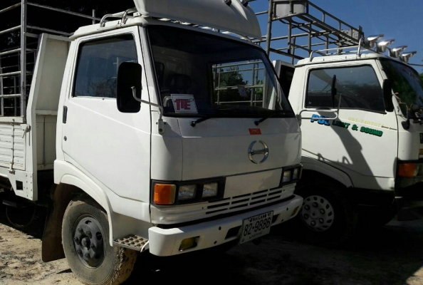 หกล้อ ฮีโน่ KM779 wo4d117แรง ช่วงยาว5.50ม สภาพดีสวยพร้อมใช้งาน ทะเบียนพร้อมโอน มี2คัน ครับท่าน