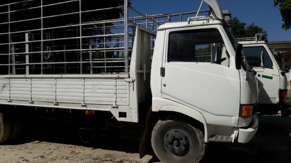 หกล้อ ฮีโน่ KM779 wo4d117แรง ช่วงยาว5.50ม สภาพดีสวยพร้อมใช้งาน ทะเบียนพร้อมโอน มี2คัน ครับท่าน