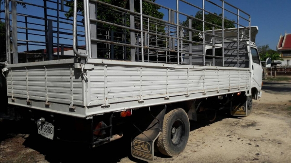 หกล้อ ฮีโน่ KM779 wo4d117แรง ช่วงยาว5.50ม สภาพดีสวยพร้อมใช้งาน ทะเบียนพร้อมโอน มี2คัน ครับท่าน