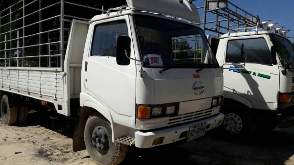 หกล้อ ฮีโน่ KM779 wo4d117แรง ช่วงยาว5.50ม สภาพดีสวยพร้อมใช้งาน ทะเบียนพร้อมโอน มี2คัน ครับท่าน