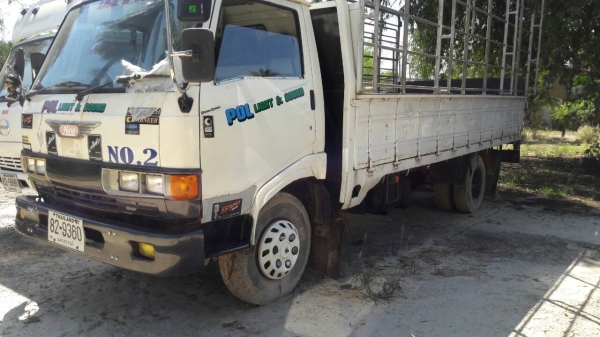 หกล้อ ฮีโน่ KM779 wo4d117แรง ช่วงยาว5.50ม สภาพดีสวยพร้อมใช้งาน ทะเบียนพร้อมโอน มี2คัน ครับท่าน