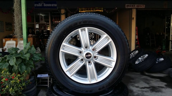 ขายแม็กป้ายแดง new dmax 18" ยางปี16 สนใจติดต่อ ตาเล็ก ล้อและยาง 081-3747940