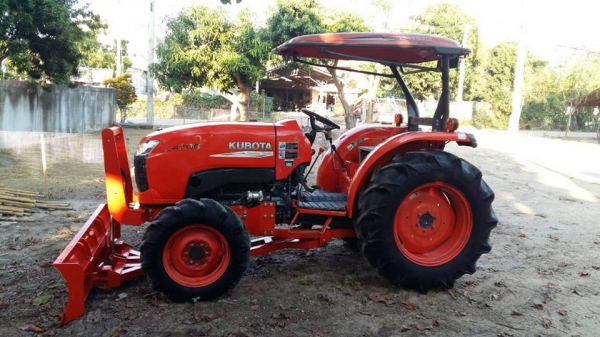 คูโบต้า L4708 4 WD พร้อมใบมีดตราช้าง