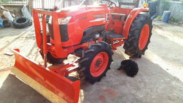 คูโบต้า L4708 4 WD พร้อมใบมีดตราช้าง