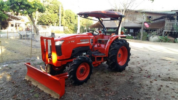 คูโบต้า L4708 4 WD พร้อมใบมีดตราช้าง