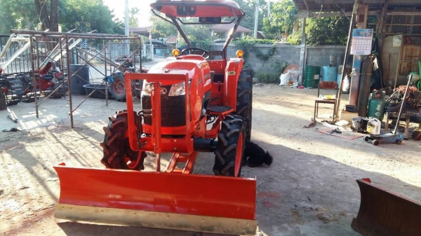 คูโบต้า L4708 4 WD พร้อมใบมีดตราช้าง