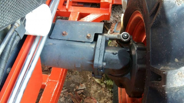 คูโบต้า L4708 4 WD พร้อมใบมีดตราช้าง