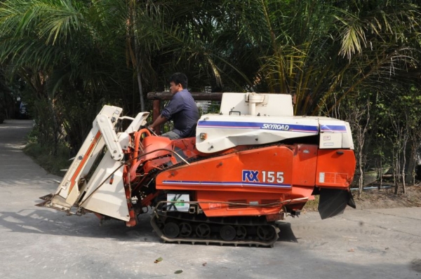 ขายรถเกี่ยว นวดข้าวkubota RX155 ดีเซล3สูบ แรง สวยเดิมจากญี่ปุ่น 58,000เท่านั้น!!