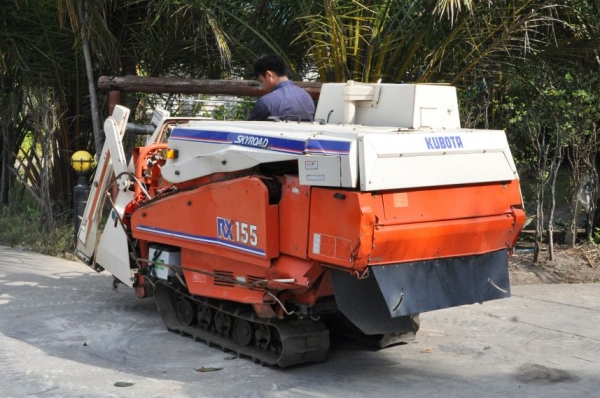 ขายรถเกี่ยว นวดข้าวkubota RX155 ดีเซล3สูบ แรง สวยเดิมจากญี่ปุ่น 58,000เท่านั้น!!