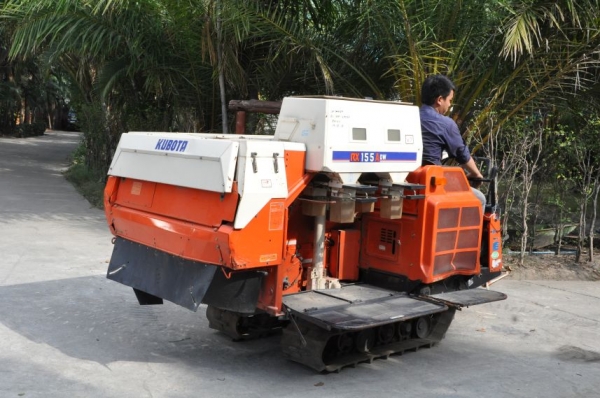 ขายรถเกี่ยว นวดข้าวkubota RX155 ดีเซล3สูบ แรง สวยเดิมจากญี่ปุ่น 58,000เท่านั้น!!