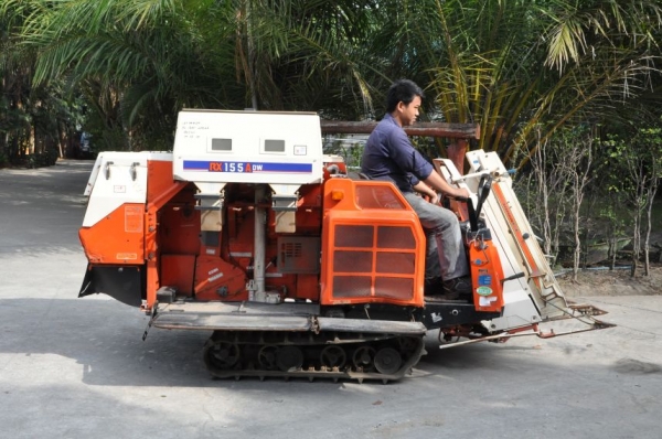 ขายรถเกี่ยว นวดข้าวkubota RX155 ดีเซล3สูบ แรง สวยเดิมจากญี่ปุ่น 58,000เท่านั้น!!