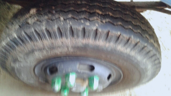 ISUZU KS 110 HP 4BD1 หกล้อดั๊มพ์ ติด F หน้าหลัง กระบะดั๊มพ์เหล็ก 4 ตันความยาว 3.80 เมตรสภาพดีสวยพร้อมบรรทุกได้เลยครับ เครื่องยนต์ฝาขาวเดิมๆ ภายในเก๋งคอนโซลครบไม่ผุ พวงมาลัยธรรมดา ช่วงล่างใหญ่คานหน้า 6 น็อต ยาง 8.25 ขอบ 16 สภาพดีประมาณ 60\% พร้อมใช้งาน เอกส