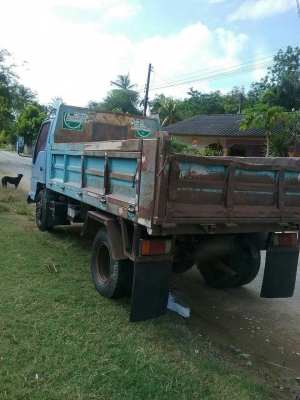 รถอีซูซู 6 ล้อดั้ม NPR 120 แรงม้า.    สนใจติดต่อ  081 - 6079515