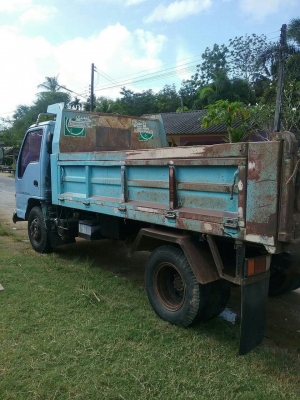 รถอีซูซู 6 ล้อดั้ม NPR 120 แรงม้า.    สนใจติดต่อ  081 - 6079515