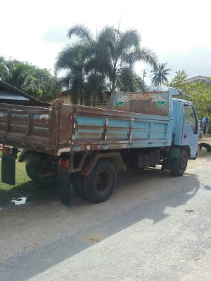 รถอีซูซู 6 ล้อดั้ม NPR 120 แรงม้า.    สนใจติดต่อ  081 - 6079515