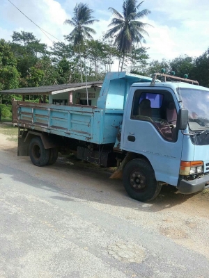 รถอีซูซู 6 ล้อดั้ม NPR 120 แรงม้า.    สนใจติดต่อ  081 - 6079515
