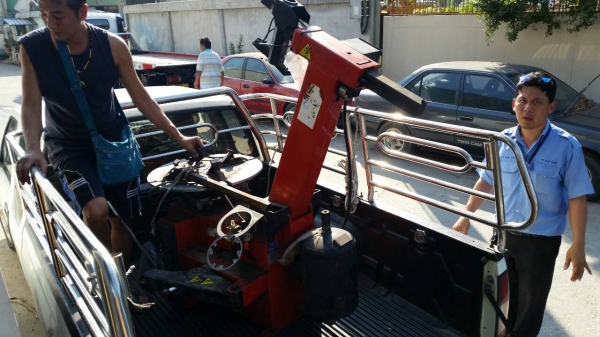 เครื่องถอดยาง tractor-backhoe แบบล็อกลม เก่านอกก็มี ใหม่ก็มี ส่งไปใช้บางใหญ่