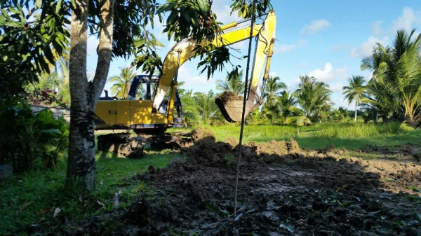 ขายรถแบคโฮ 2 คัน KOBELCO SK120-/// กับ KOMATSU PC30-5 ราคารวม 2 คัน 630000