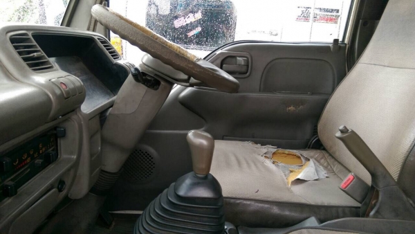 ขายรถ 4 ล้อ ไม่ติดเวลา ISUZU NKR เครื่อง 4JG จดปี 2006