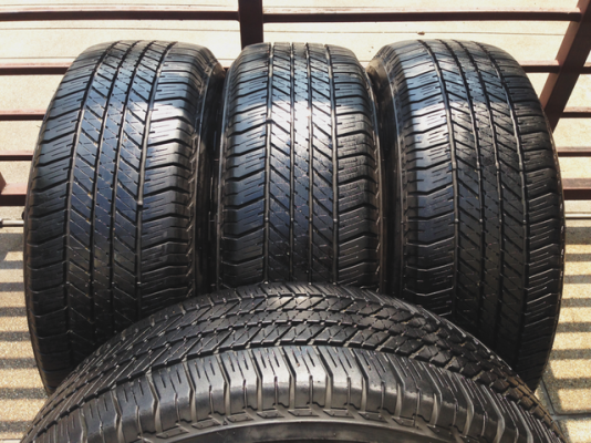 ยาง Bridgestone 265 65 17 ปี13 ดอกเต็ม ไม่มีปะ ใช้กันยาว ราคาไม่แพง