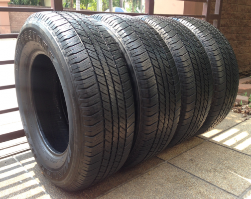 ยาง Bridgestone 265 65 17 ปี13 ดอกเต็ม ไม่มีปะ ใช้กันยาว ราคาไม่แพง