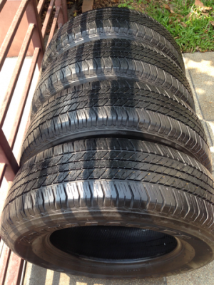 ยาง Bridgestone 265 65 17 ปี13 ดอกเต็ม ไม่มีปะ ใช้กันยาว ราคาไม่แพง
