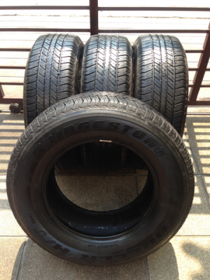ยาง Bridgestone 265 65 17 ปี13 ดอกเต็ม ไม่มีปะ ใช้กันยาว ราคาไม่แพง