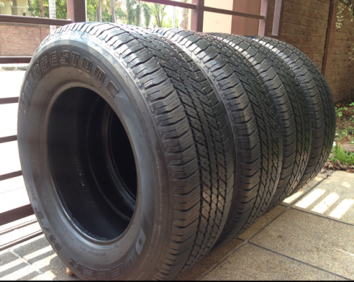 ยาง Bridgestone 265 65 17 ปี13 ดอกเต็ม ไม่มีปะ ใช้กันยาว ราคาไม่แพง