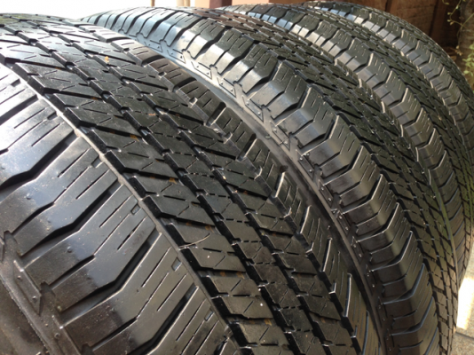 ยาง Bridgestone 265 65 17 ปี13 ดอกเต็ม ไม่มีปะ ใช้กันยาว ราคาไม่แพง