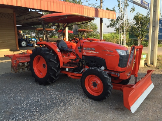 ขายรถไถคูโบต้า L4708(4WD)2เพลา พร้อมอุปกรณ์ สนใจโทร 081-9136451 ค่ะ